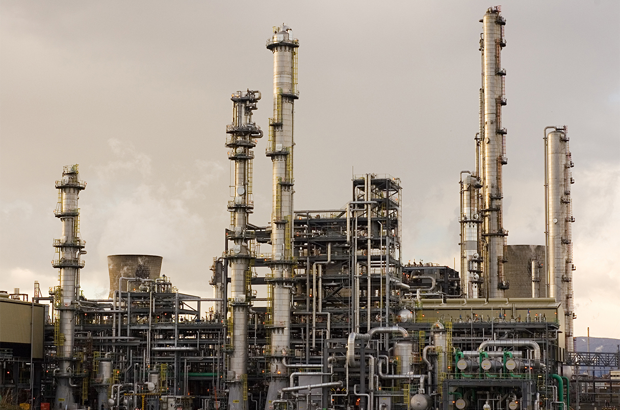 oil-refinery-in-oil-and-gas-industry (1)